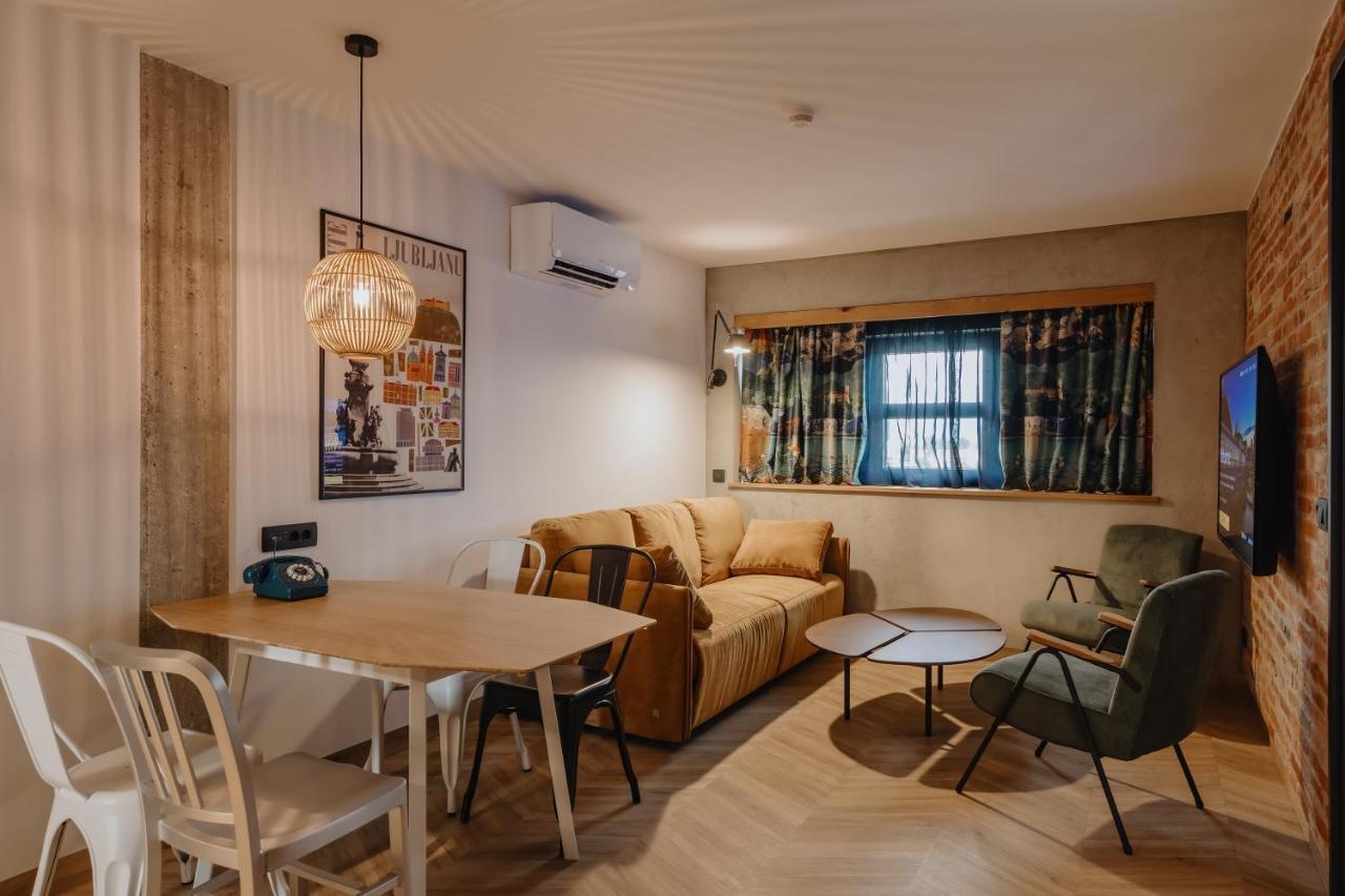 Hotel One66